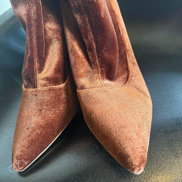 Brown/tan velvet boots
Forever 21 Sz 8 - Picture 16 of 16
